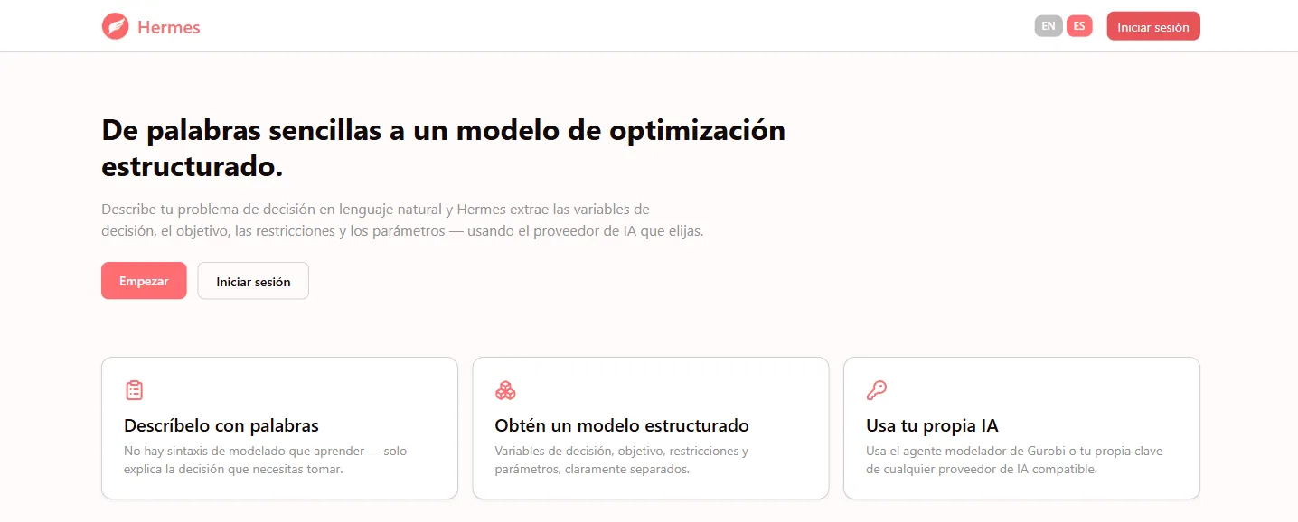 Página de Hermes: el titular «De palabras sencillas a un modelo de optimización estructurado» sobre tres tarjetas que describen el flujo del producto.